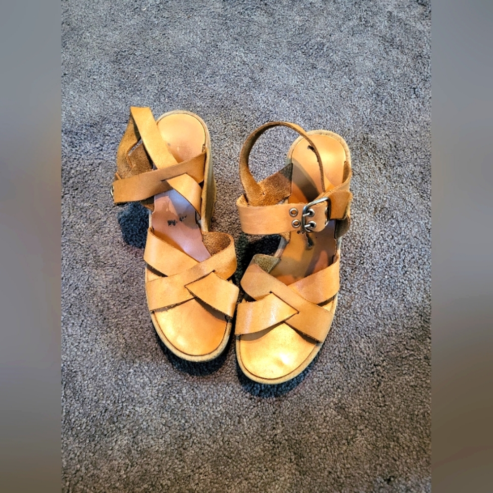 Retro sandals